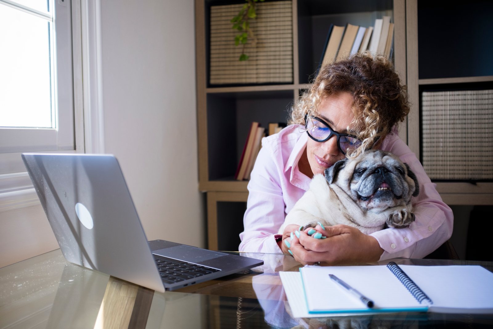 Como conciliar trabalho e estudo: guia para estudar e trabalhar ao mesmo tempo no curso online